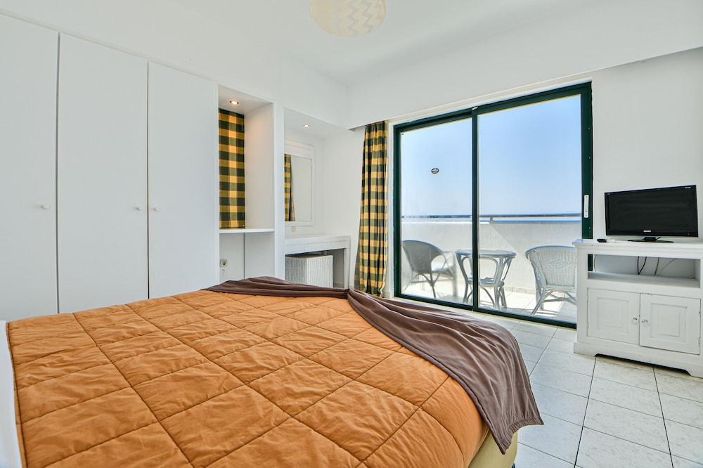 Forum Beach Lalyssos Luaran gambar