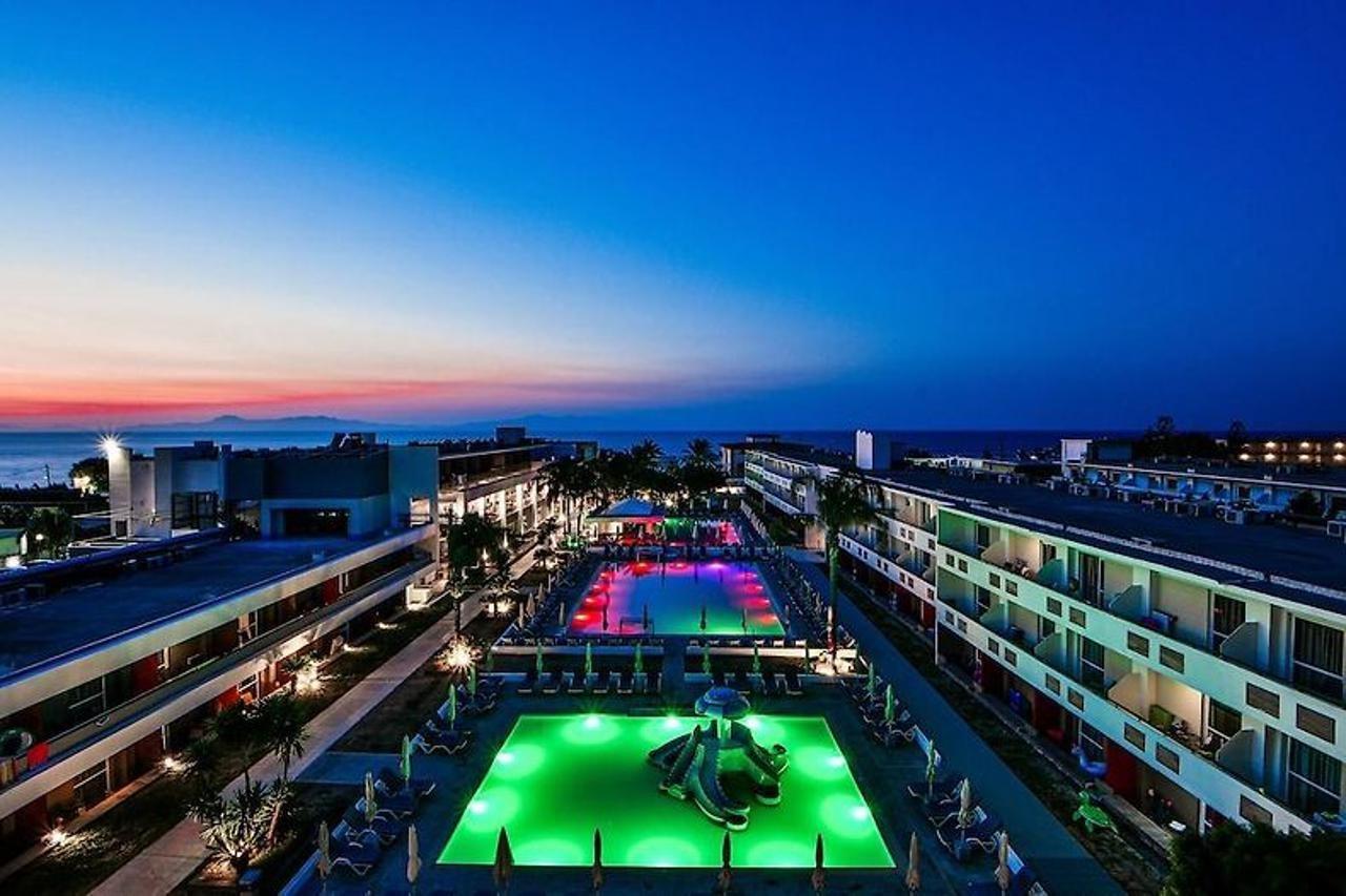 Forum Beach Lalyssos Luaran gambar