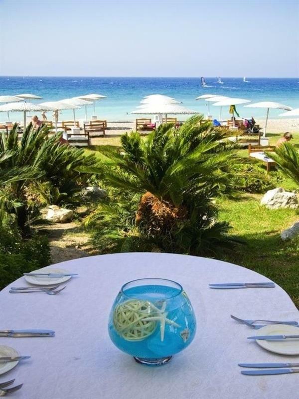 Forum Beach Lalyssos Luaran gambar